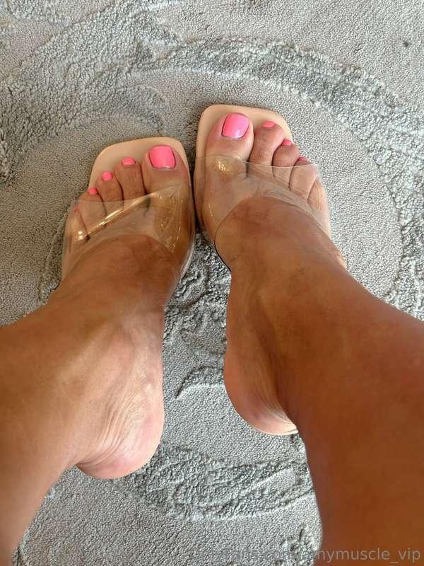feet and heels 😋