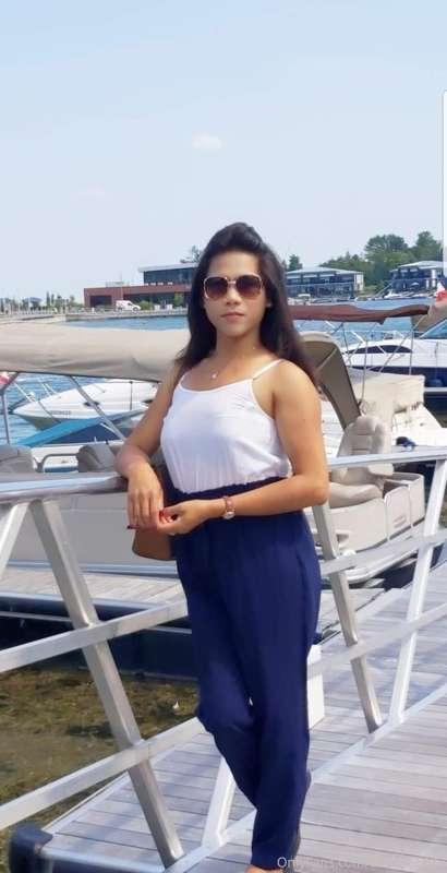 Explore the beauty of lake. 
Barrie ontario.
Just today May ..