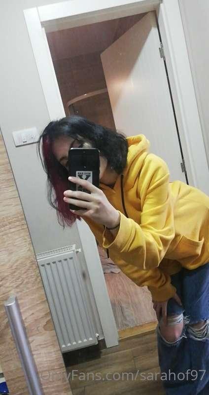 A picture in my fav hoodie which I don't have anymore....🥲🥲