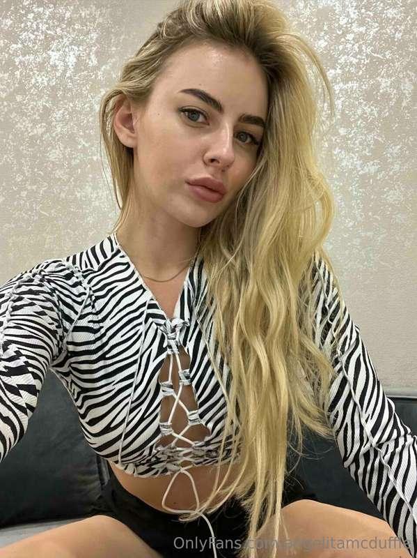 How’s your day been going, baby?🥰
Wanna have some fun after ..