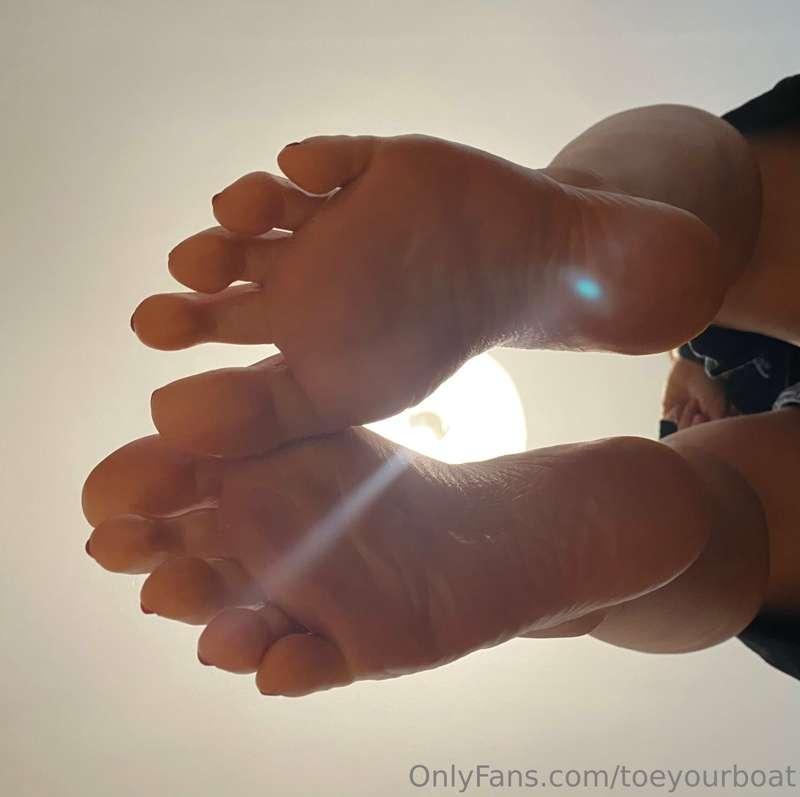 My feet need some lovinnnn 💖💖