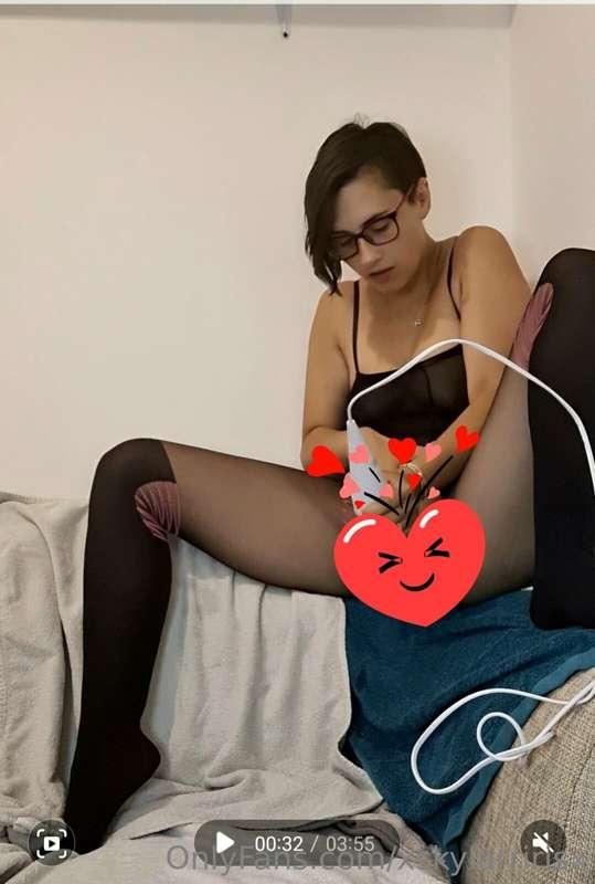 Squirting video, cumming soon 😉😉😉💦💦💦 @skylarriris