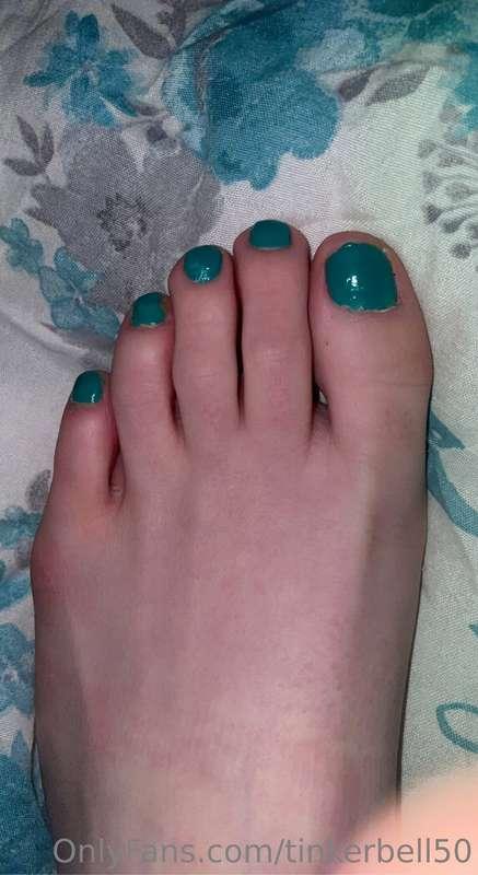 I wonder all the things I could do with these tiny toes?🤔😜💦