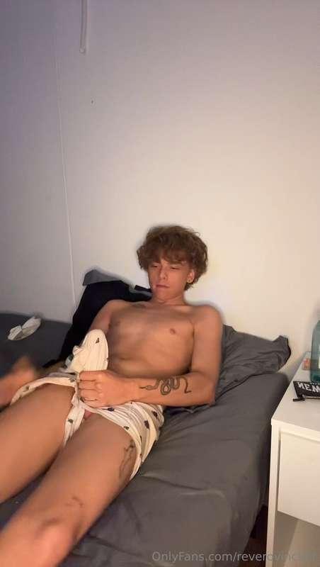 How about my fat cock instead of chocolate this Valentines?🍆