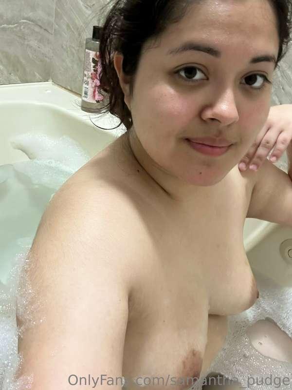 The hotel room has a whirlpool bath 🛁🫧🛀