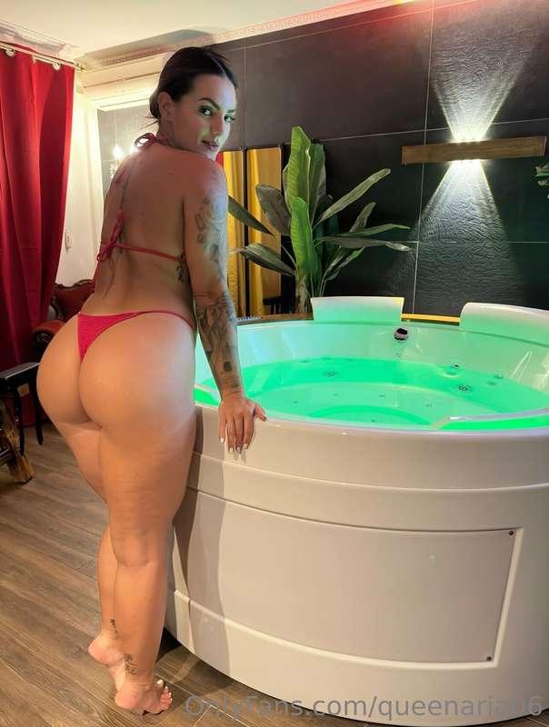 Tu viens dans le jacuzzi avec moi ?