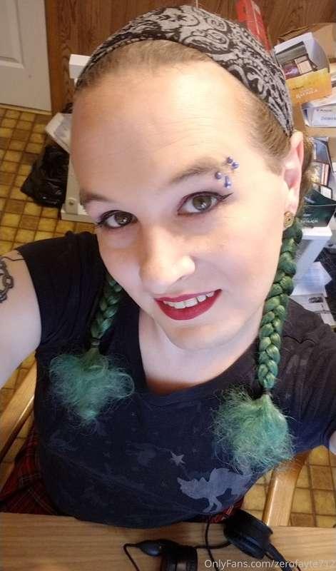 Finally got my account approved. A little work from home pho..