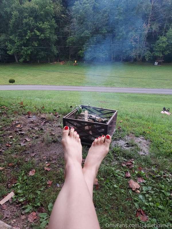 Hope your weekend is AWESOME! Here's my feet