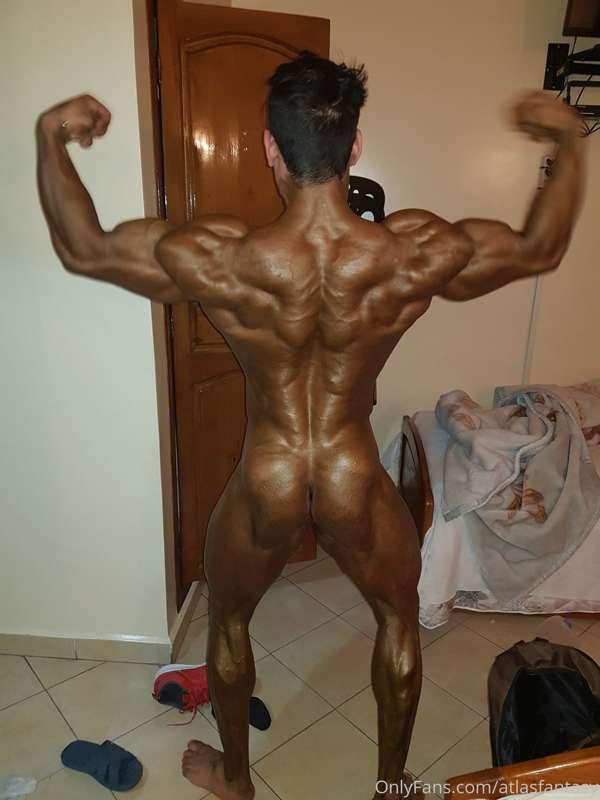 A very hot naked ripped glutes.