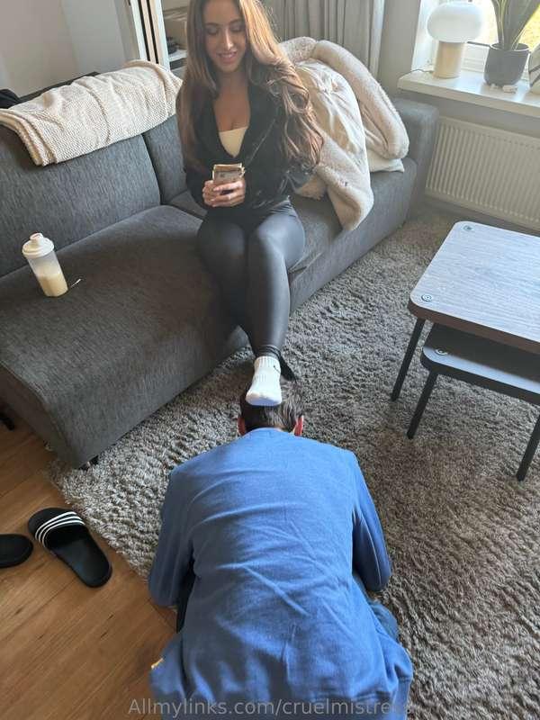 Alpha's first time ballbusting...Wish him luck 😜