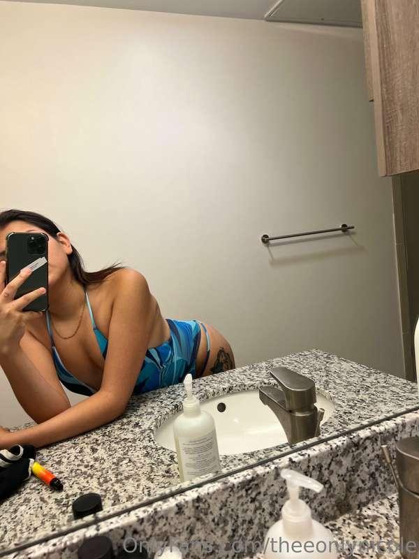 lets take a swim ? 💦