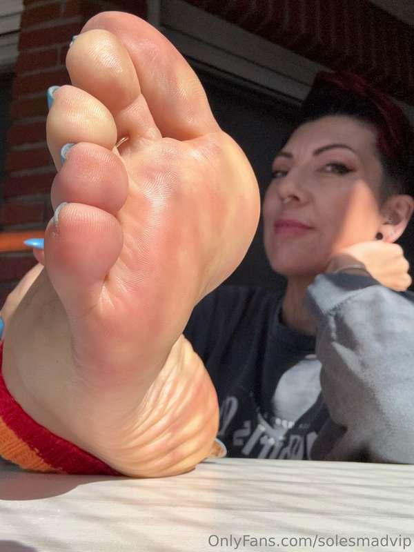 Hei 🫶🏻 Hola Face and feet match? 