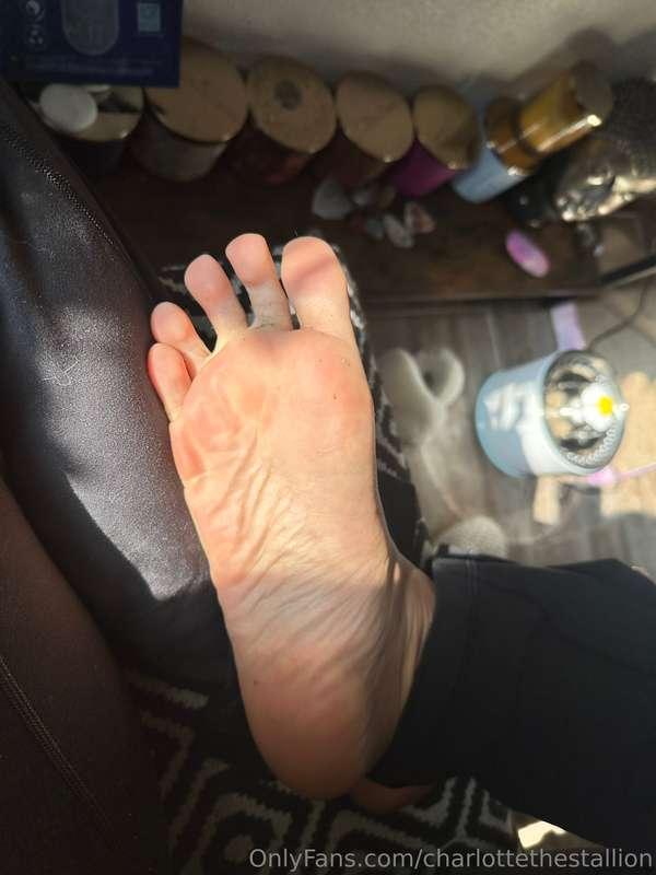 Feet are so stinky today clean them up before I go shower