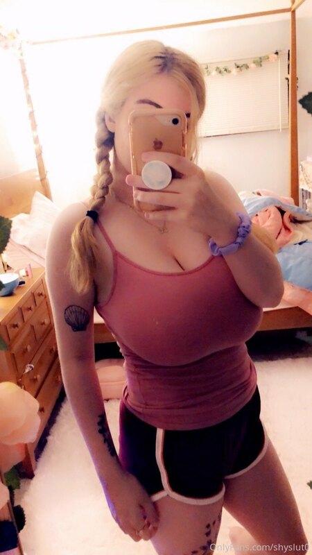 here are some random selfies bc i can’t handle how big my bo..