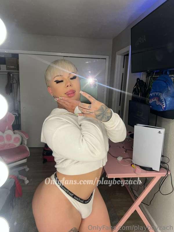 playboyzach image #0