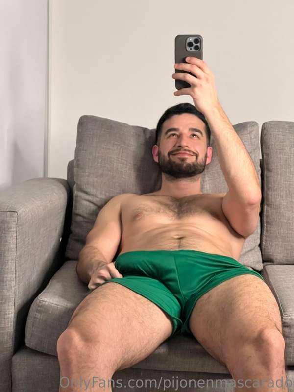 Open your mouth and try my four-leaf clover 🍀 

Abri la boca..