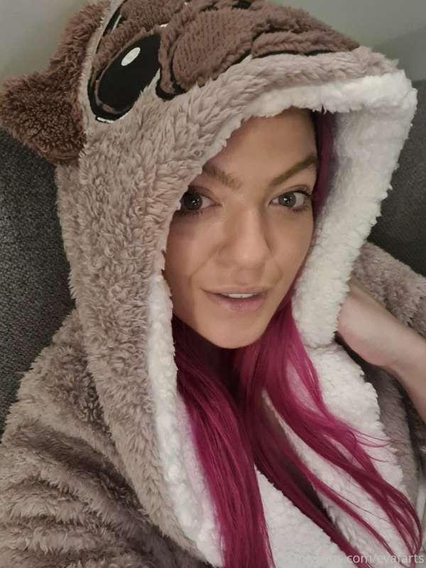 Feeling all cozy in my pug dressing gown night all 💗💗
Thank ..