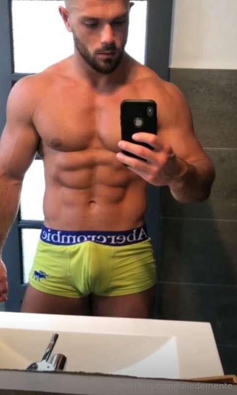 Video 1Look at that bulge. My dick is just begging to come o..