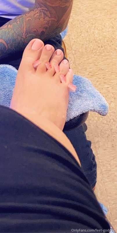 That baby pink polish 😍😍