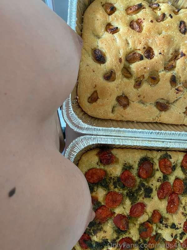 Here’s the finished product!!! Focaccia with roasted tomato ..