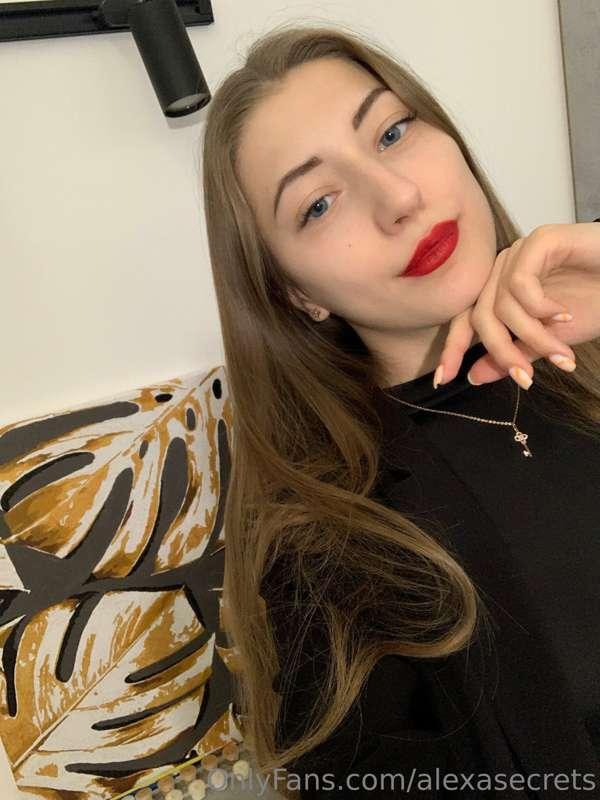 Red lipstick💄 has always been an important element of a woma..