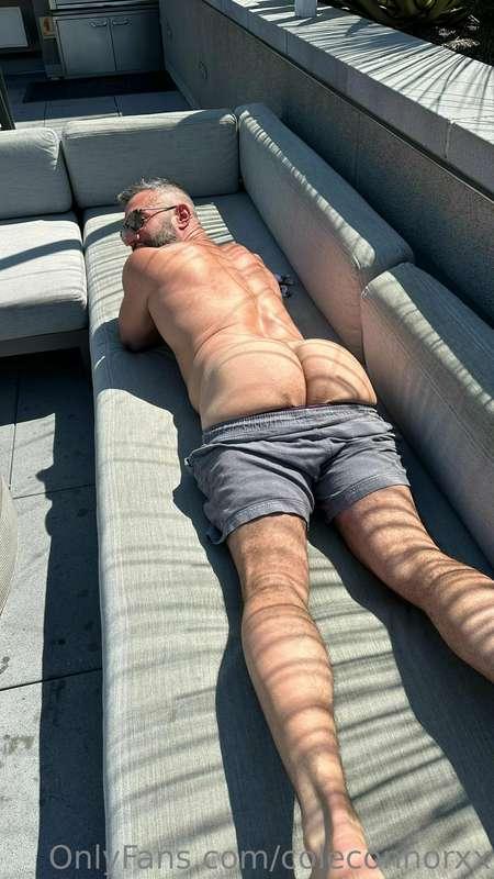Suns out, buns out! 🍑