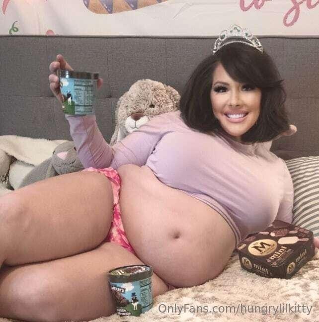 💕🐷 KITTY'S A GLUTTONOUS PIG WHO'S GAINED A LOT IN JUST 3 WEE..