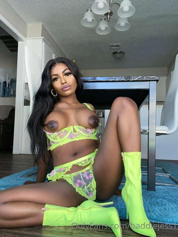 Make your cock be the first one I play with this weekend 🤤🤫