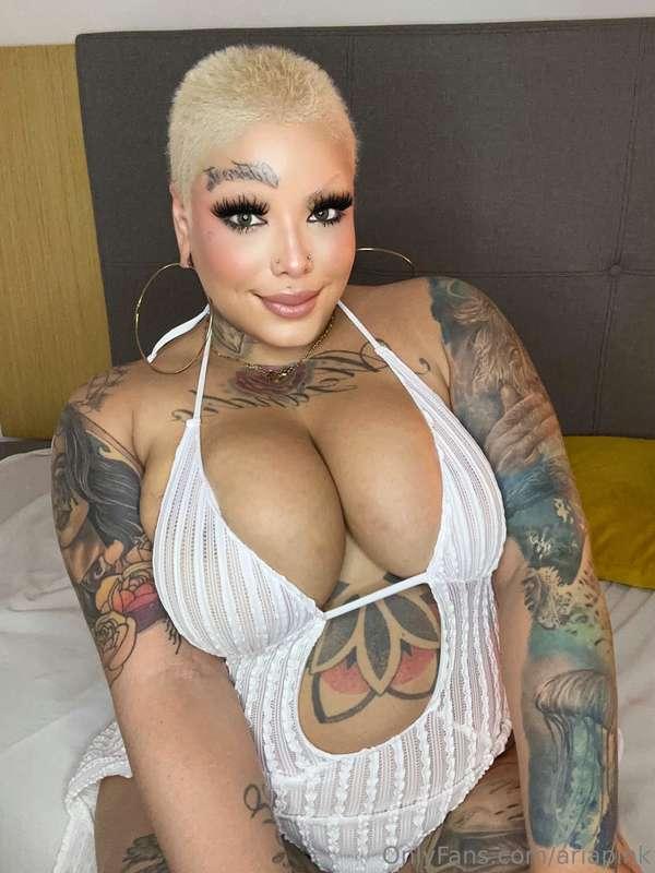 Wanna see my nipples slip out of my outfit? 😛🍒