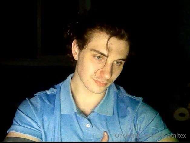 I really like this pic of me in a blue polo so ima save it h..