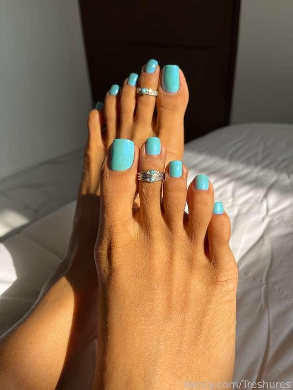 These suckable toes are only missing your mouth. 😌🫠