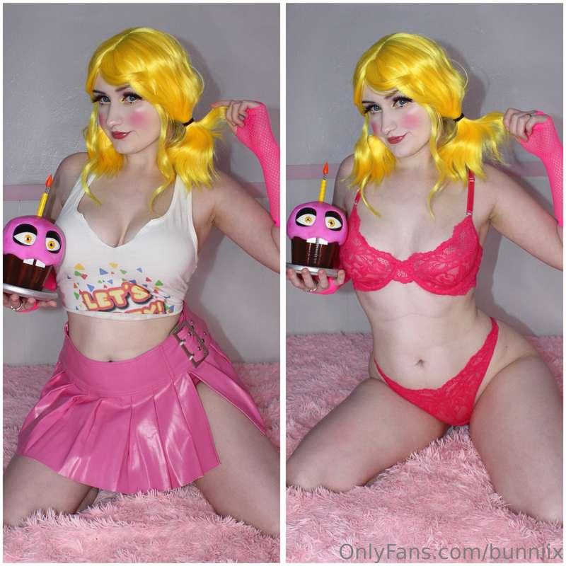 **Toy Chica Cosplay Set**

Cosplay + Lingerie + Some Spicier..
