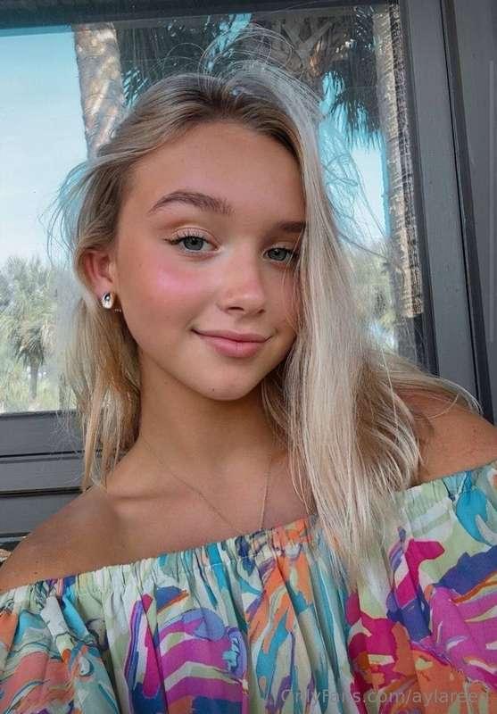 The cutest freshman on campus 😍@maciehayes just dropped her ..