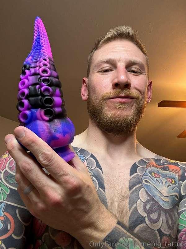 Happy hump day! Never was into tentacle porn….. But that doe..