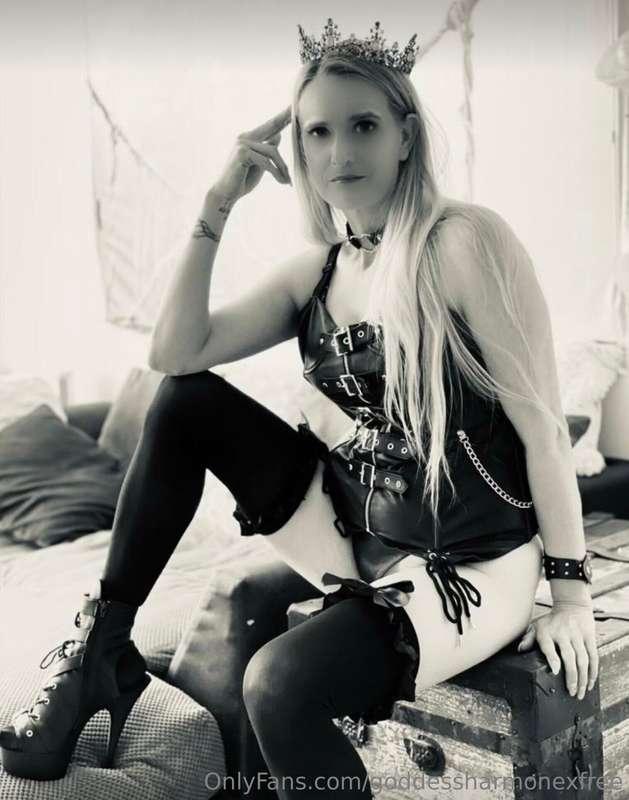 Public play idea: I use you as My footstool while I’m trying..