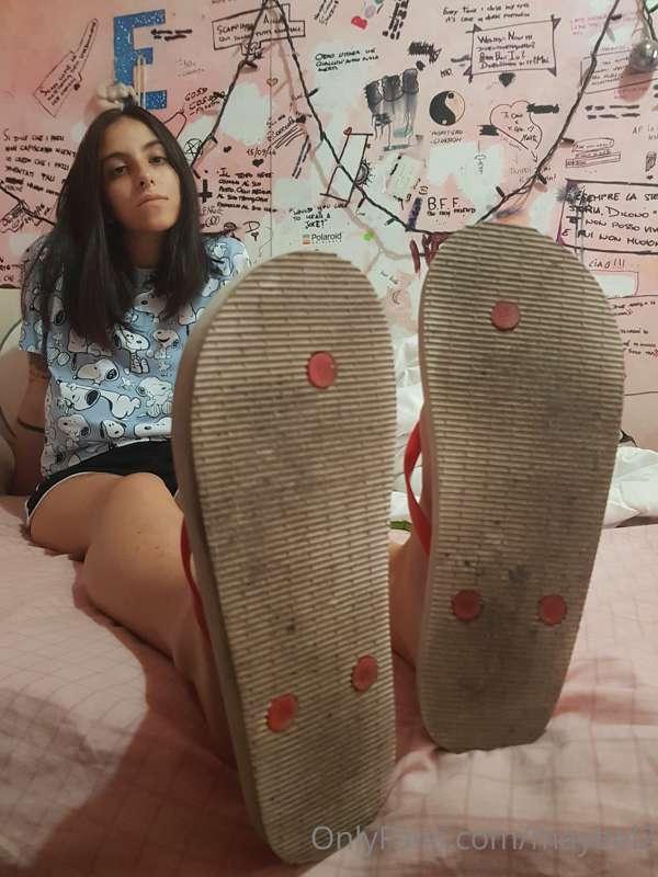 How do the new flip flops fit me?😏

Come mi stanno le nuove ..