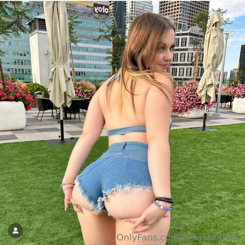 Like if you want me to take these shorts off 🥰🥰