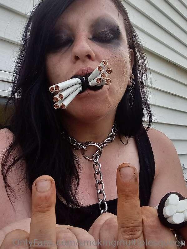 extremesmokingqueen image #1