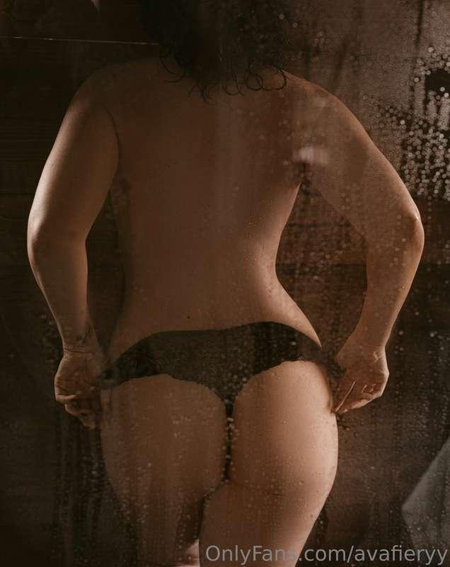 Who loves 💦🍑?!