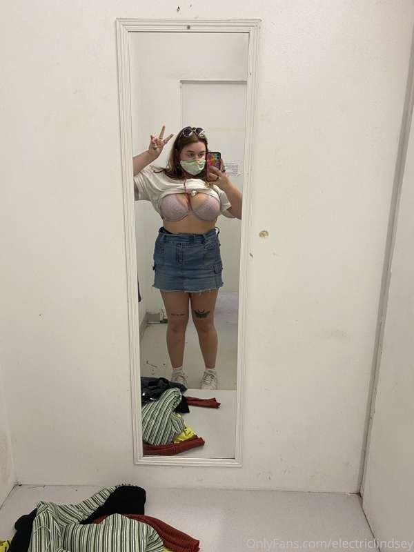 u all know how much i love taking nudes in dressing rooms ¯\..