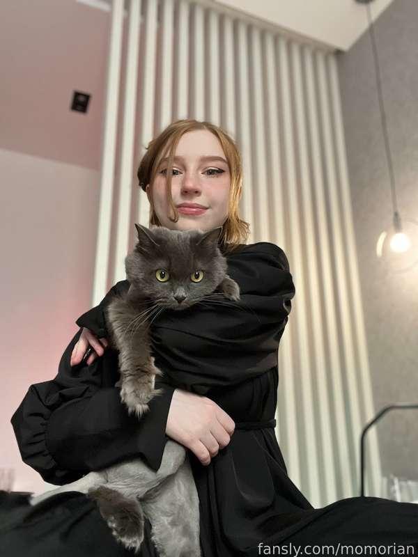 My cat has the same birthday as me. Of course, not in the biological sense, but according to the documents. I got her on my birthday and in order not to forget about her day, I decided that we would have it on the same day🥰
