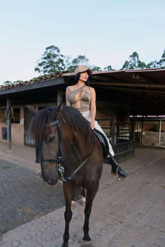 Your favorite cowgirl 🤠 