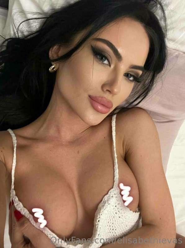 Horny baby @selina_xoxo is waiting for you to have fun toget..