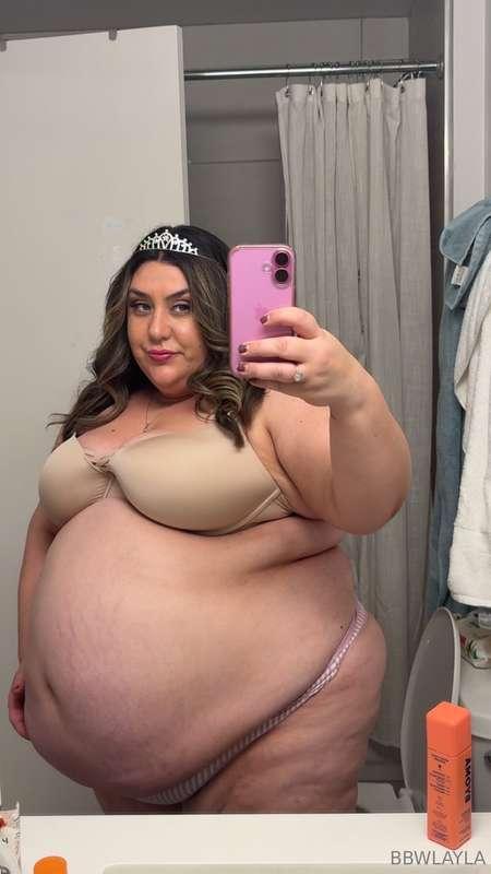 Forgot to post these belly snaps 👑 also I have a new big bel..