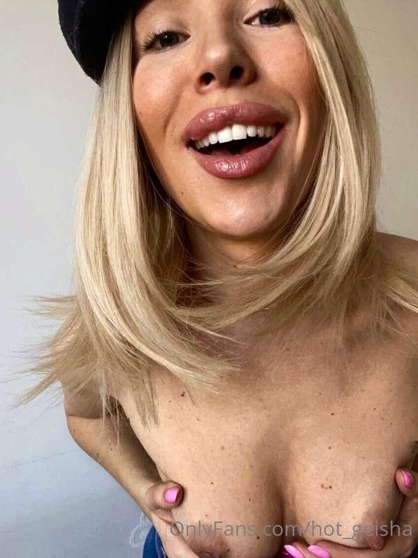 I give you my smile😁😁😘😘🍭