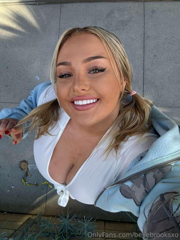 Smiles are always in fashion 🥰