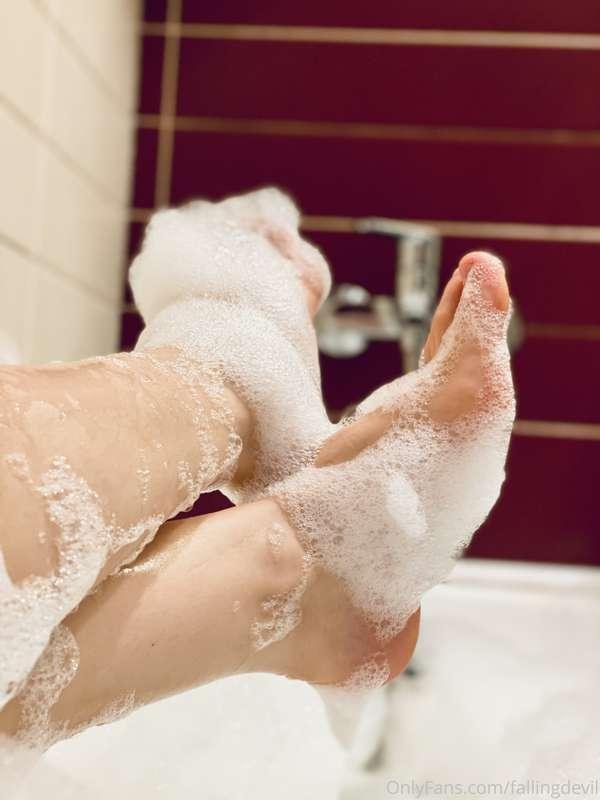 Feet lovers here ? 👻☺️🤪