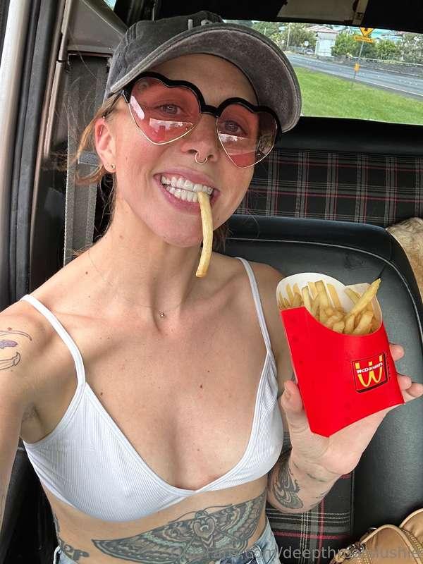 Some more of me and my favourite fries 🥰
