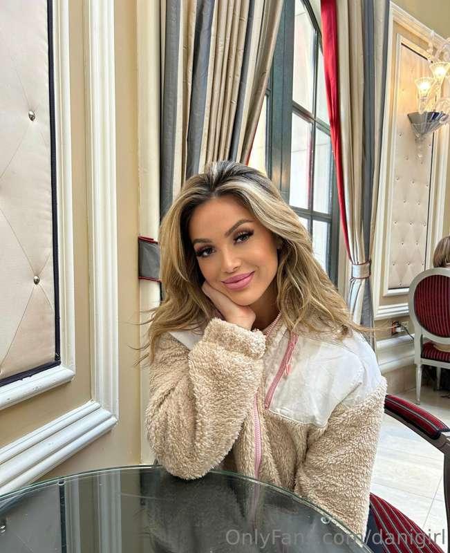 POV: we’re on a date and I’m smiling at you like this ☺️😘
