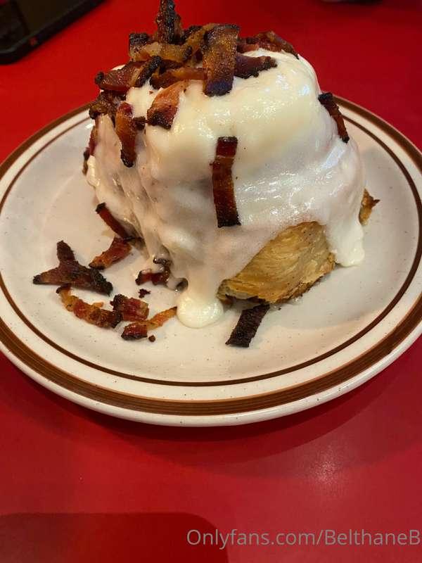 Breakfast at the denver biscuit company was divine 🤤 giant c..